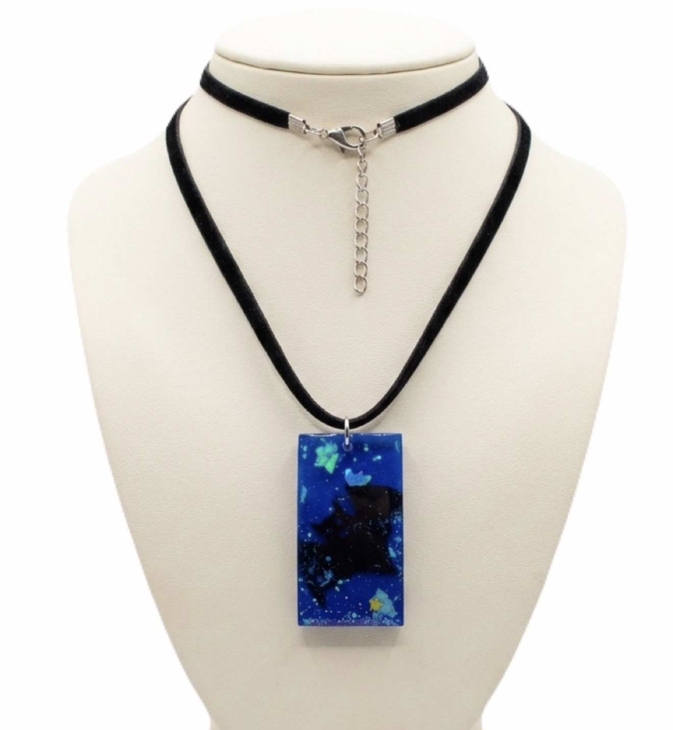 New Handmade Glow In The Dark Blue & Black Bat Necklace Great For Halloween - Image 2