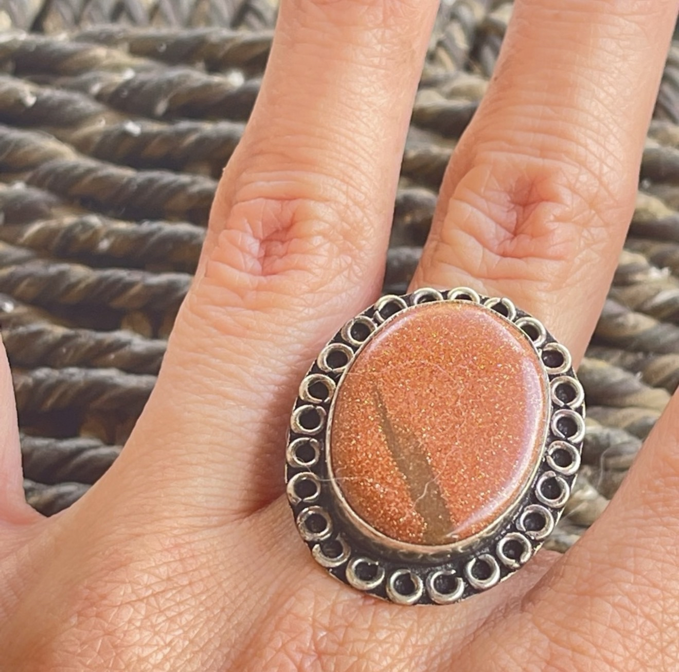 New Artisan Rare Natural Goldstone 925 Sterling Silver Oval Beaded Bezel Ring Size: 9 - Image 4